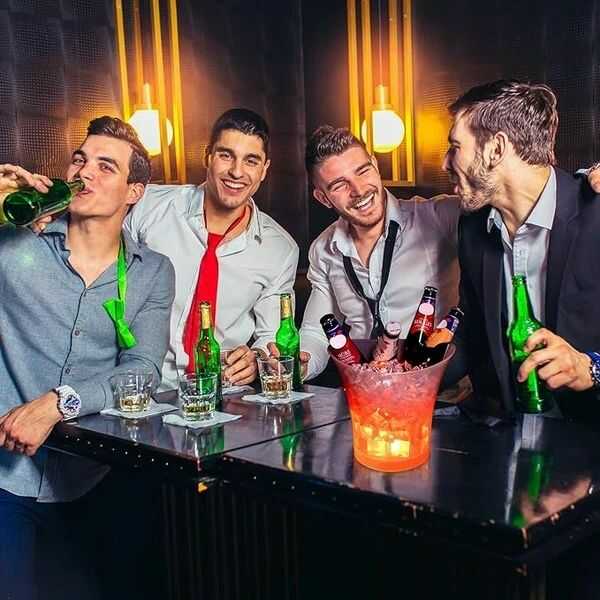 FiestaCold® Hielera Portátil Con Luces Led y Parlante Bluetooth